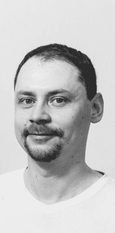 Оклейщик Артем